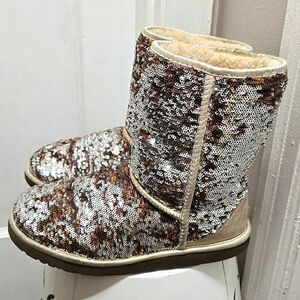Ugg Classic Short Sparkles Sequined Brown Silver Furlined Boot Women's Size 9🌴